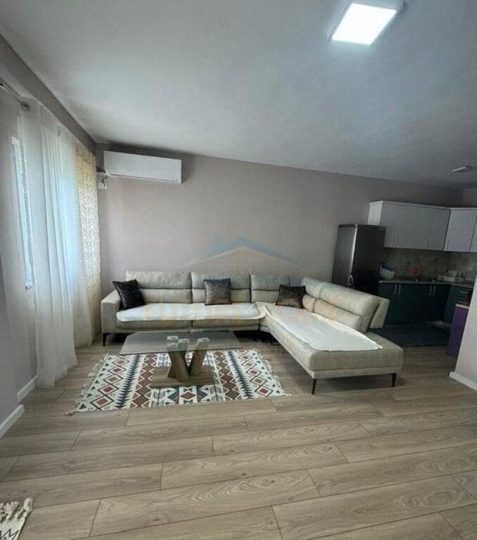 Qera, Apartament 2+1 tek Thesari, Fresku