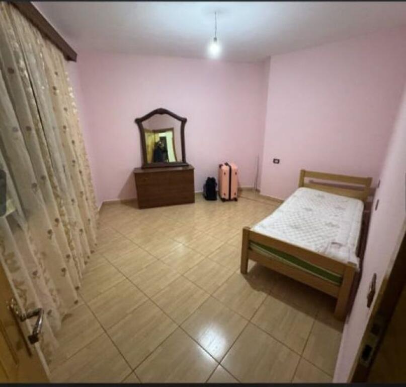 🏠 Jepet Me Qira Apartament 2+1 – Rruga Riza Kodheli, pranë Venue Club💰 Çmimi: 45,000 lekë / muaj