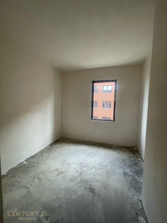 Shitet Apartament 2+1, tek Rruga e Elbasanit, Kompleksi Xheluks afër Xibrakut!