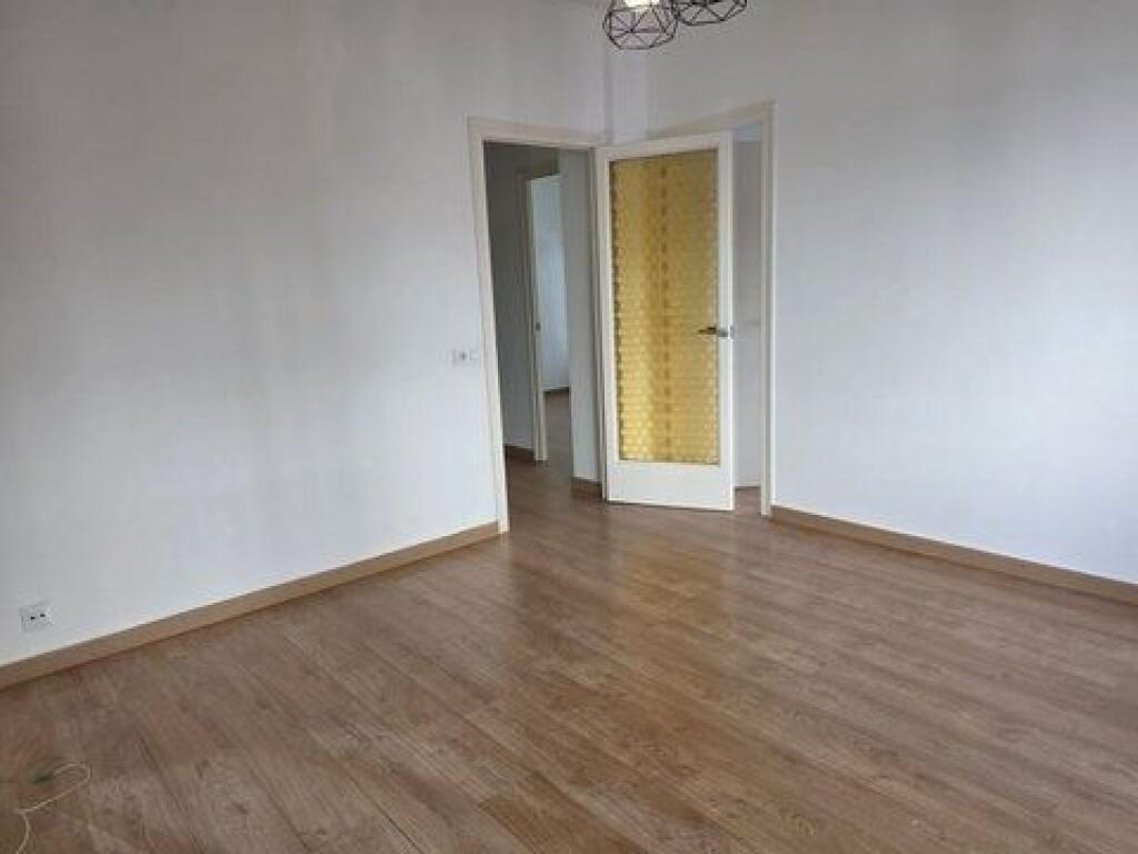 Ufficio in affitto presso Ali Demi (ID BZ2762) Tirana