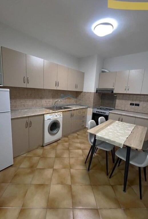 Affitto, Appartamento 1+1, Bllok, Tirana.