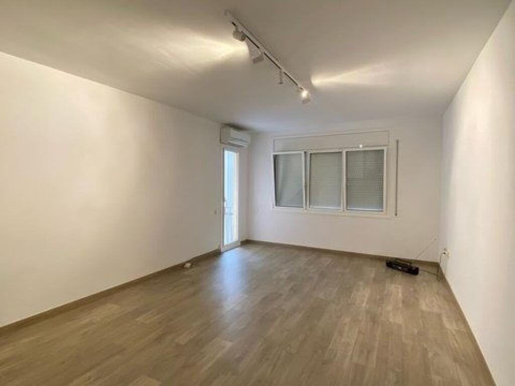 Ufficio in affitto presso Ali Demi (ID BZ2762) Tirana