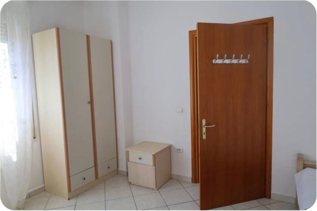JEPET ME QERA SUPER APARTAMENT 1+1 ME PQMJE DETI NE PLAZH DURRES