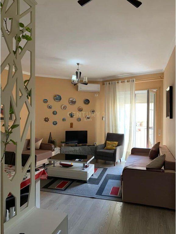 SHESIM APARTAMENT 1+1 NE TEK VALUTA, DURRES QENDER LULISHTJA 1 MAJI!