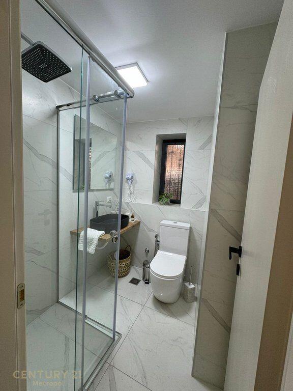 Apartament 2+1 me Verandë pranë Kompleksit Grand – Për Qira