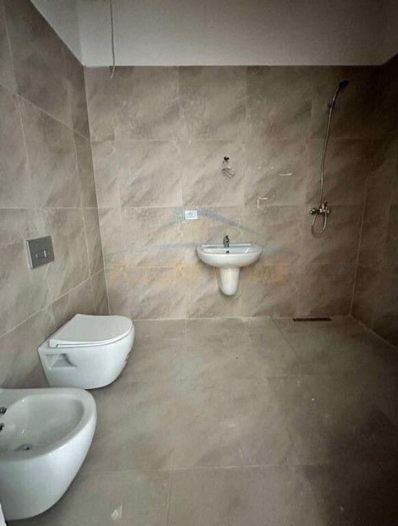 Shitet, Apartament 1+1, Rruga Dritan Hoxha.