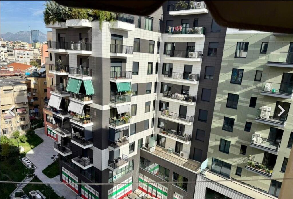 Jepet apartament 2+1 tek rr Kosovareve