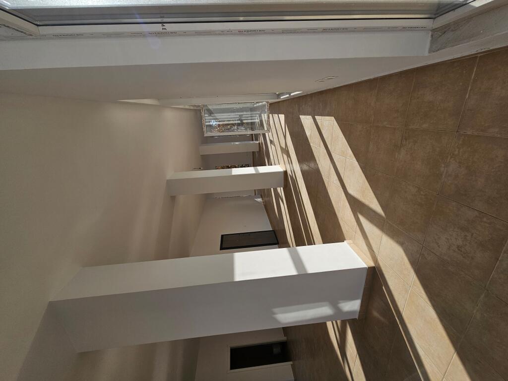 Locale commerciale 176m² presso Usluga