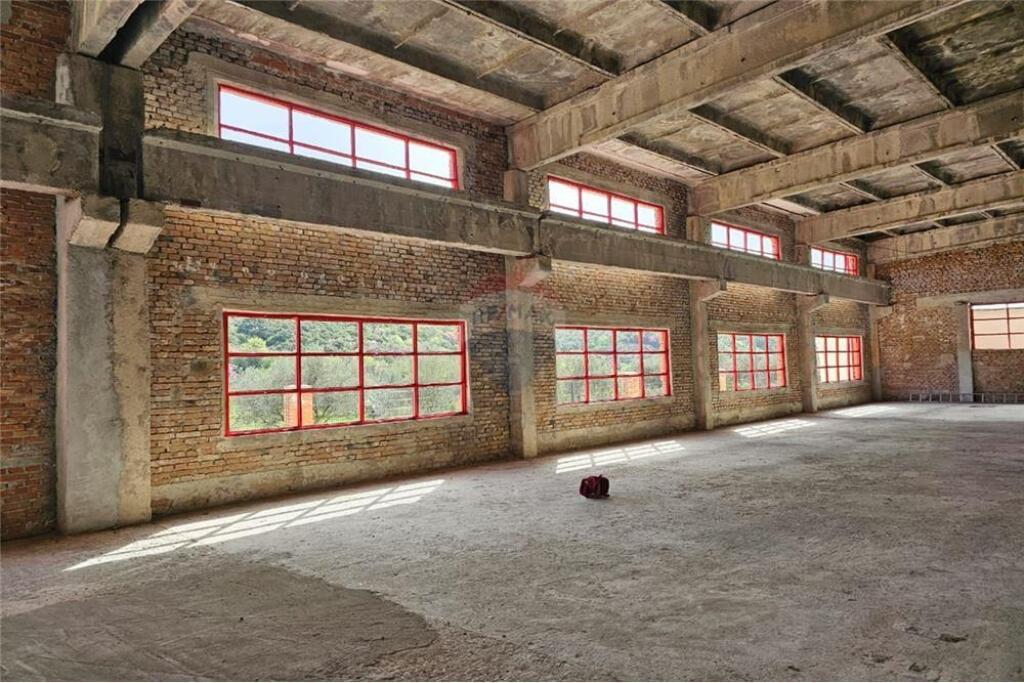 MAGAZINË/KAPANON ME QIRA në Vlorë – Vend Strategjik! 