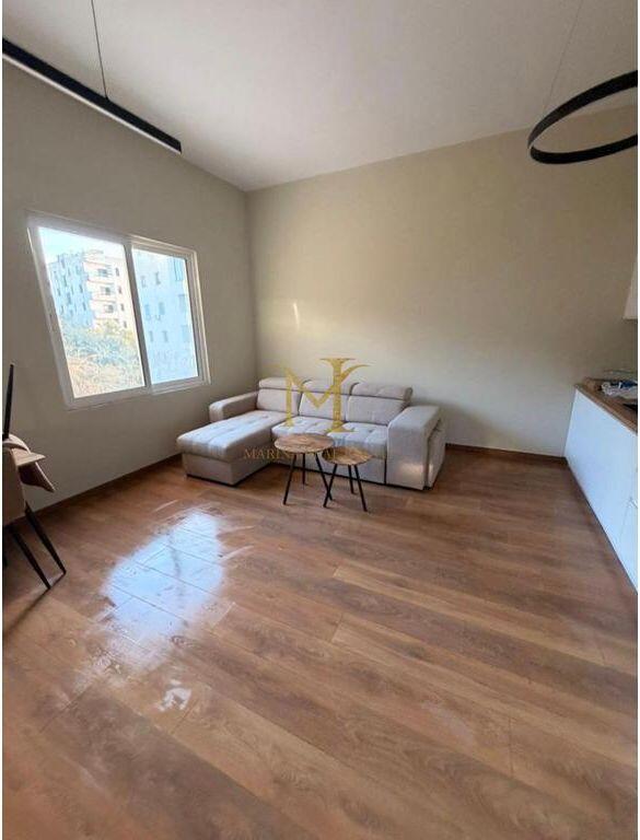 SHITET GARSONIERE NE SHKEMBIN E KAVAJES!!