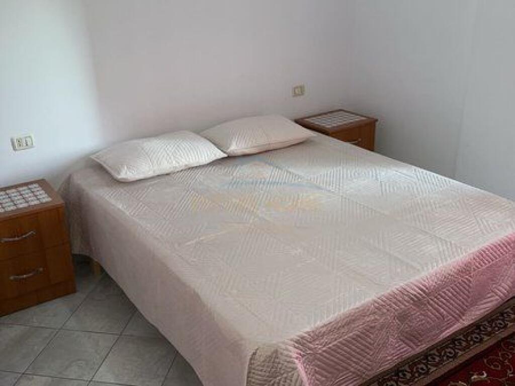 Qera , Apartament 1+1 , Rruga Mine Peza , Tiranë.