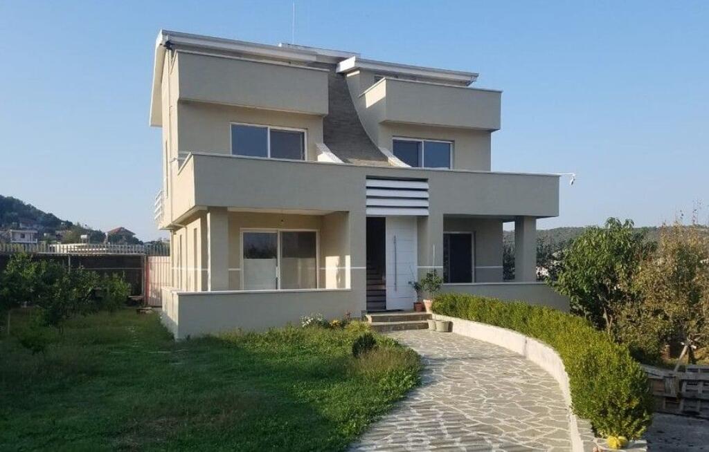 Qera, Vile 2-Kateshe, Prush, Tirana.