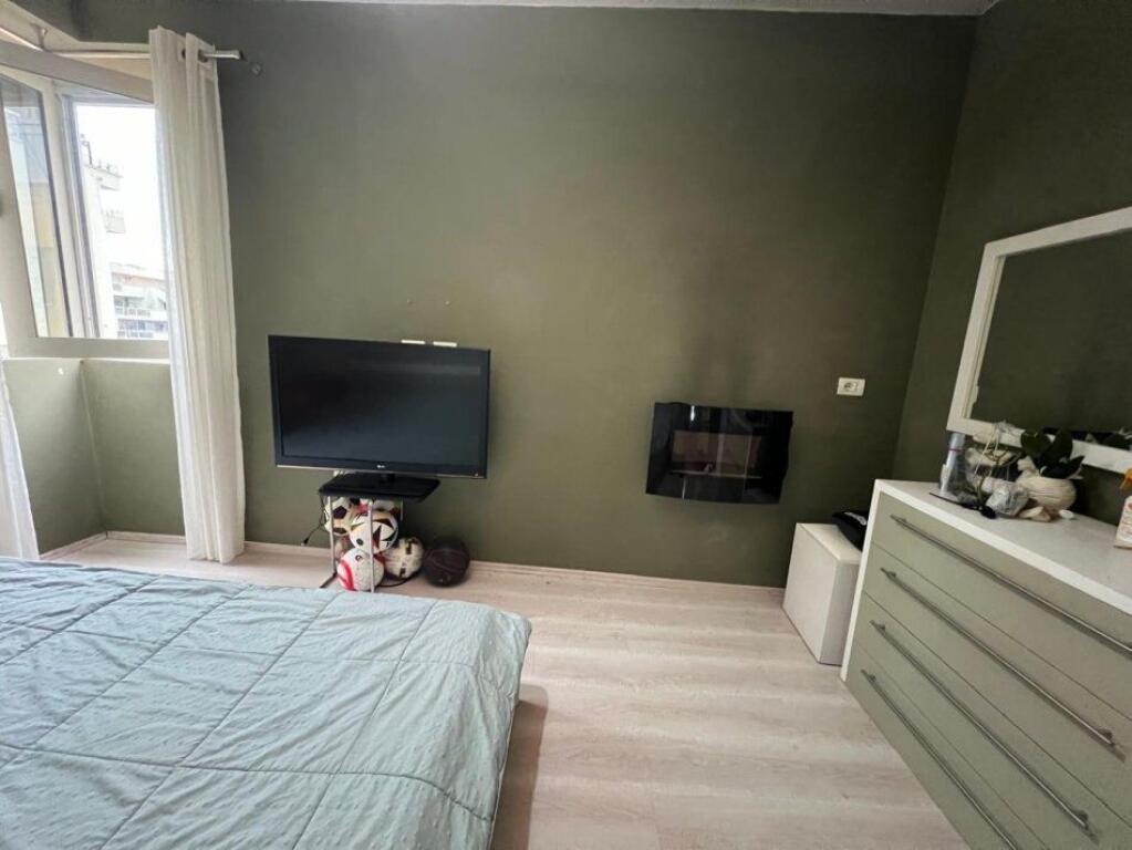 Apartament 2+1 te Libri Universitar