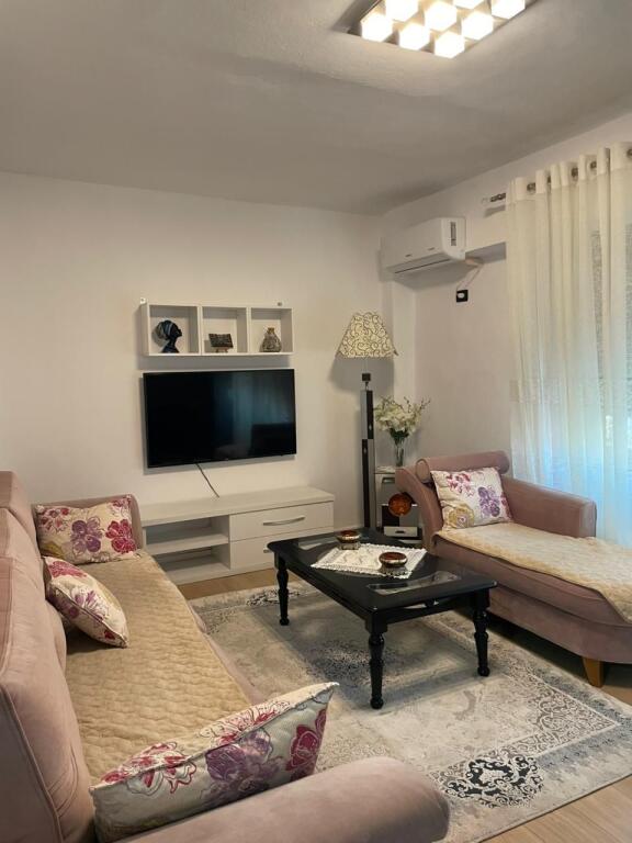 🏡 APARTAMENT NË SHITJE 1+1 – GLOBE STACIONI TRENIT