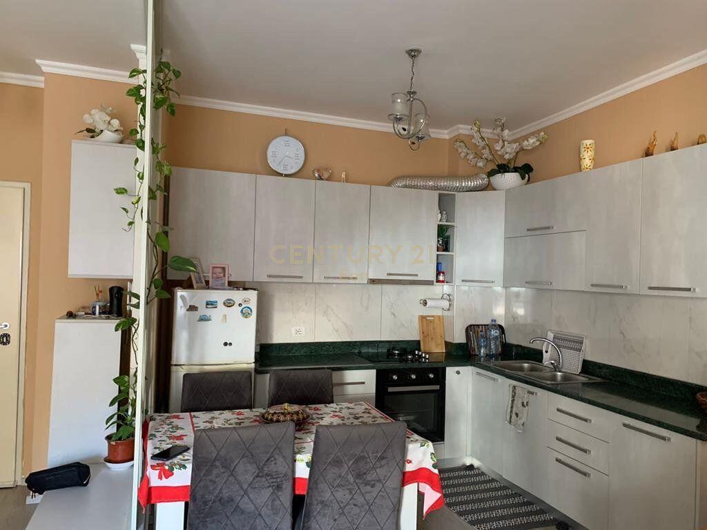 SHESIM APARTAMENT 1+1 NE TEK VALUTA, DURRES QENDER LULISHTJA 1 MAJI!