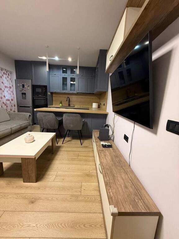 Jepet Me Qera Apartament 2+1+1 Ballkon