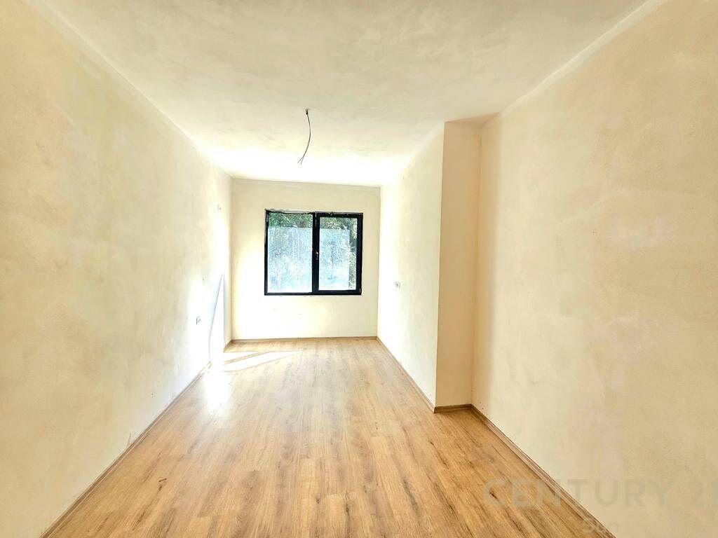 SHITET APARTAMENT 2+1+2, tek Rruga e Elbasanit, pranë Xibrakut!