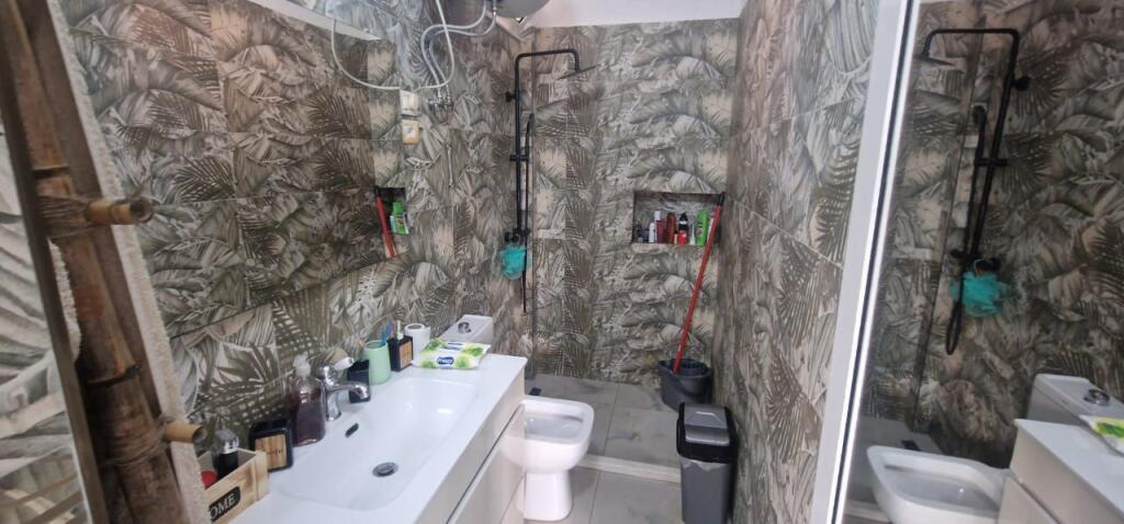 Shitet shtepi private ne qender te Tiranes