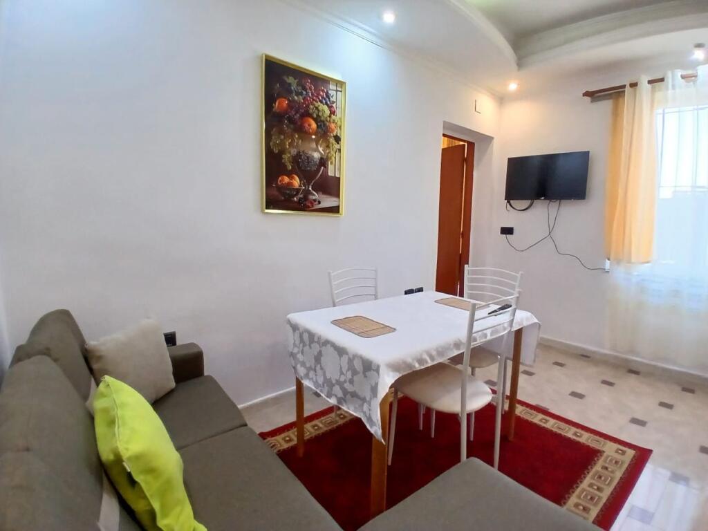 Jepet Me Qera Apartament 1+1+1 Ballkon