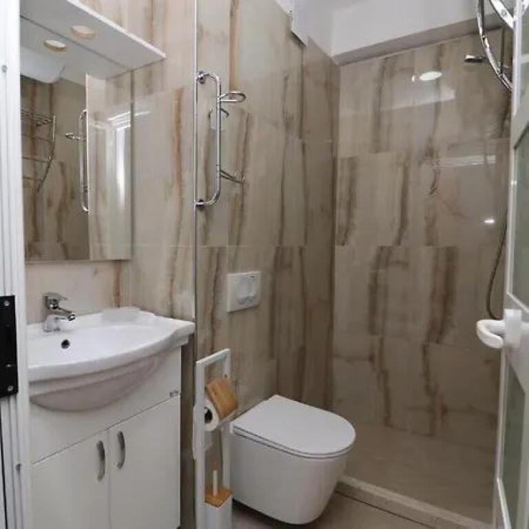 Garsoniere e mobiluar - Golem