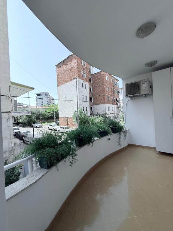 Casa privata 2+1+2 con parcheggio - Via Elbasan