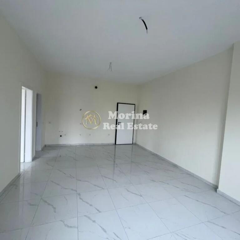 Rent | Business Premises | Mother Teresa Boulevard | 450 €/month