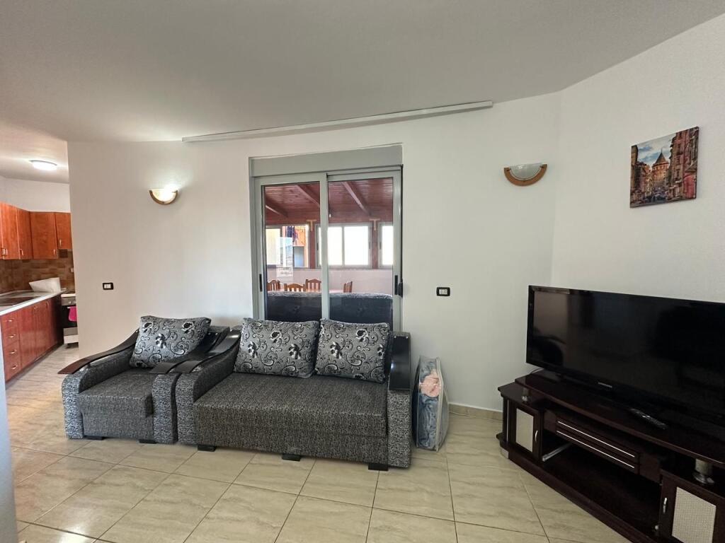 Xhamllik, Apartament 2+1 Per Qira