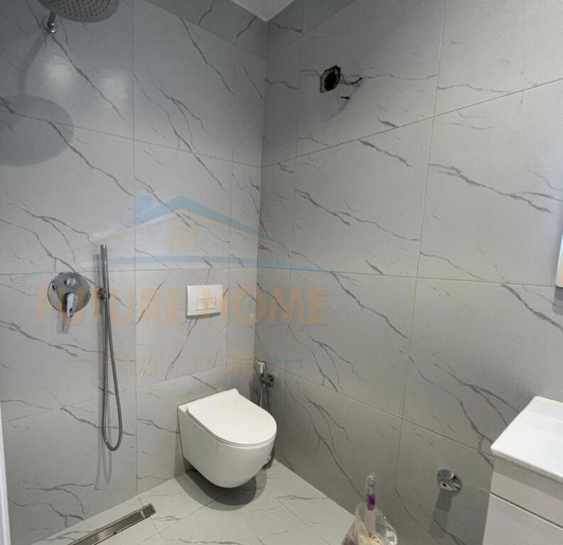 Shitet, Apartament 1+1, Komuna e Parisit, Tirana