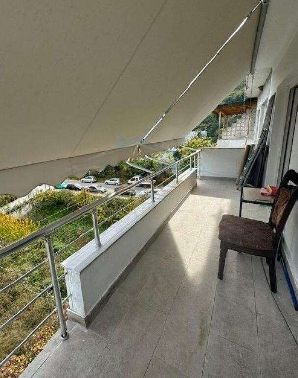 Qera, Apartament 2+1 tek Thesari, Fresku