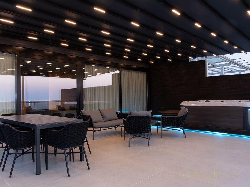 Penthouse Premium 3+1+2 me Verandë Panoramike – Vlorë
