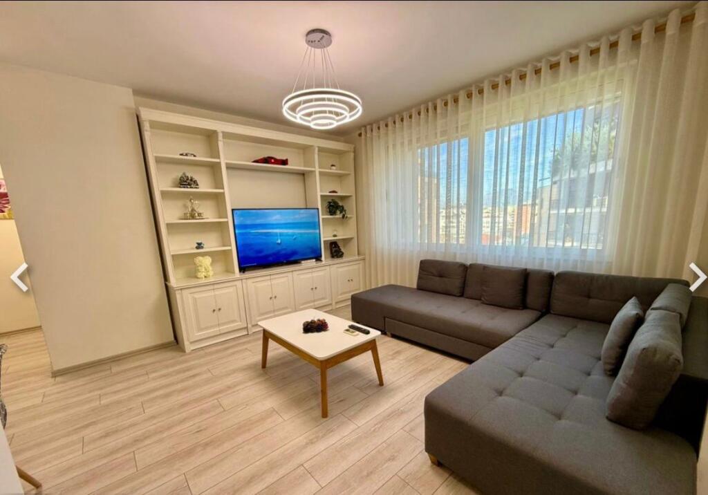 Jepet apartament 2+1 tek rr Kosovareve