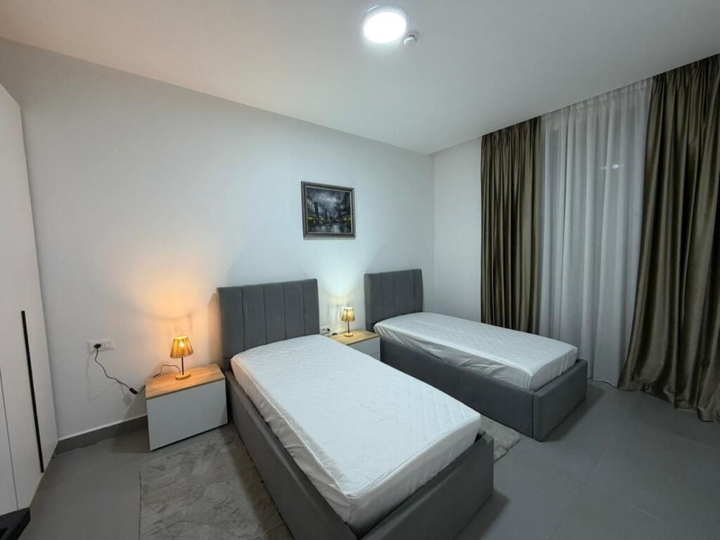 Apartament 2+1 per qira tek Montesori Schl/Liqeni i Thate.​
