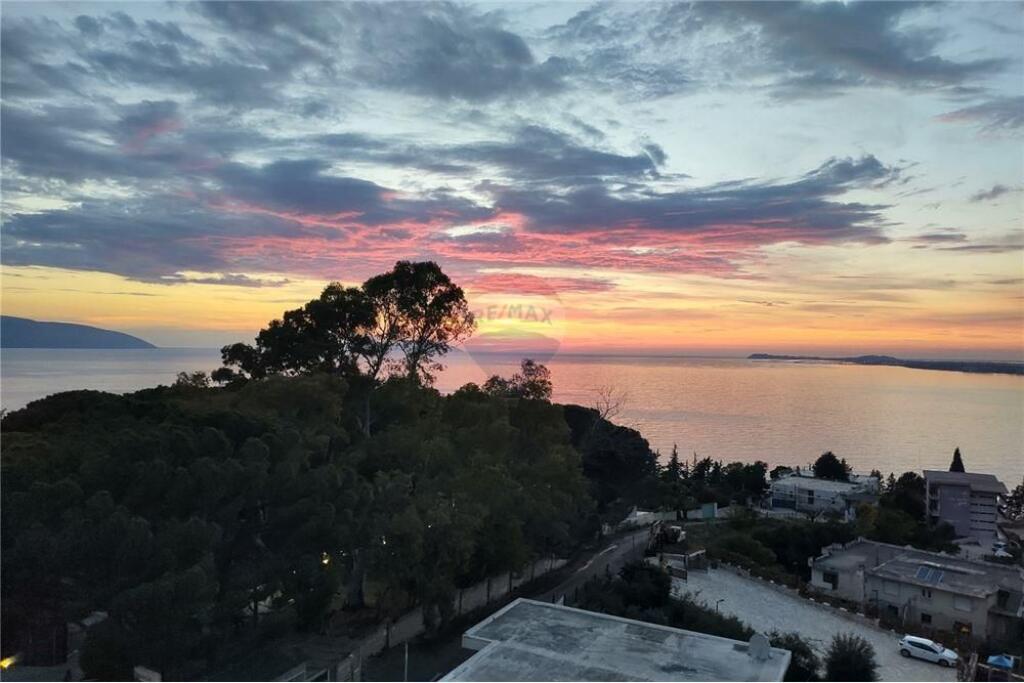 PENTHOUSE CON VISTA PANORAMICA SUL MARE A UJI I FTOHTË, VLORË!