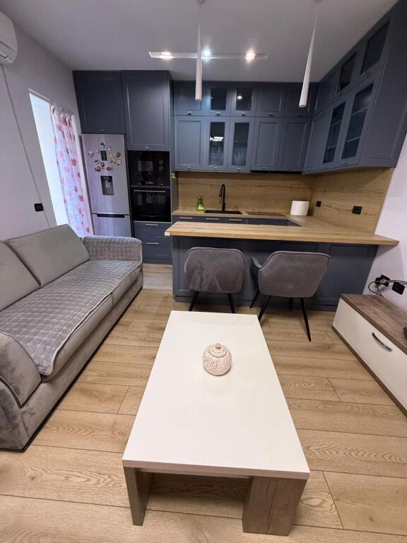 Jepet Me Qera Apartament 2+1+1 Ballkon