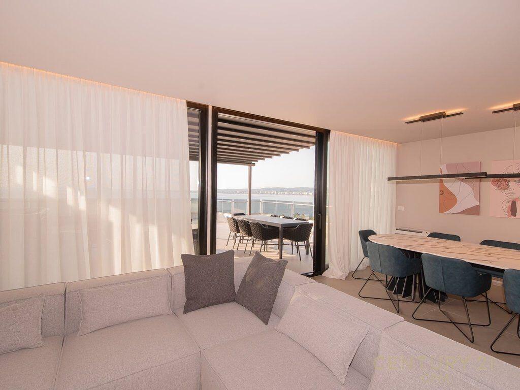 Penthouse Premium 3+1+2 me Verandë Panoramike – Vlorë