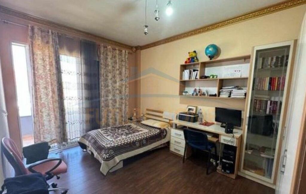 Shitet, Vile 3-kateshe, Varri i Bamit