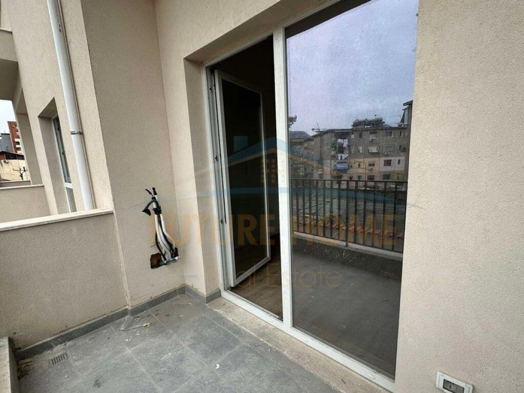 Shitet, Apartament 1+1, Rruga Dritan Hoxha.