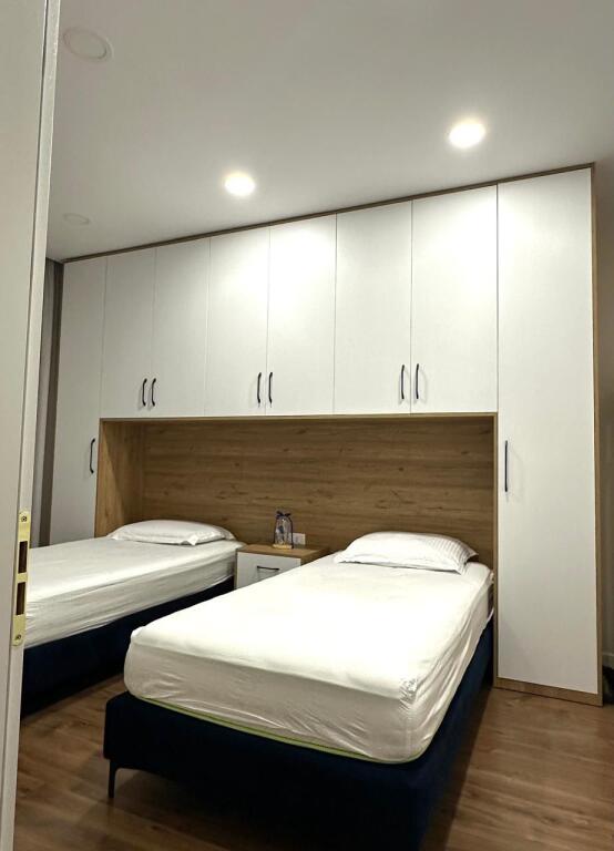 shitet apartament 2+1 + parkim ne Brryl