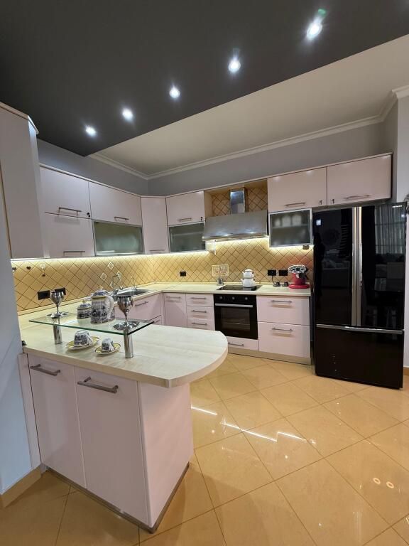 Casa privata 2+1+2 con parcheggio - Via Elbasan