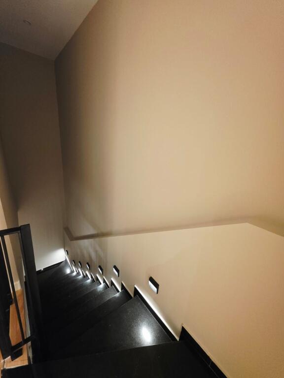 SHITET VILE E BASHKENGJITUR (ME OBORR) TEK KODRA E DIELLIT 1