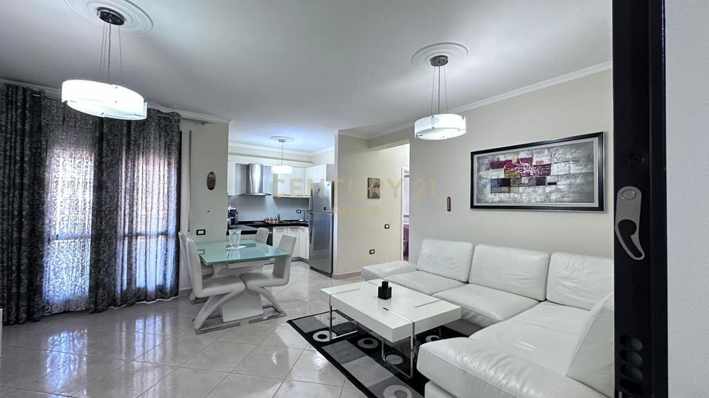 Apartament 2+1+Post Parkimi per Qira tek Kopshti Botanik