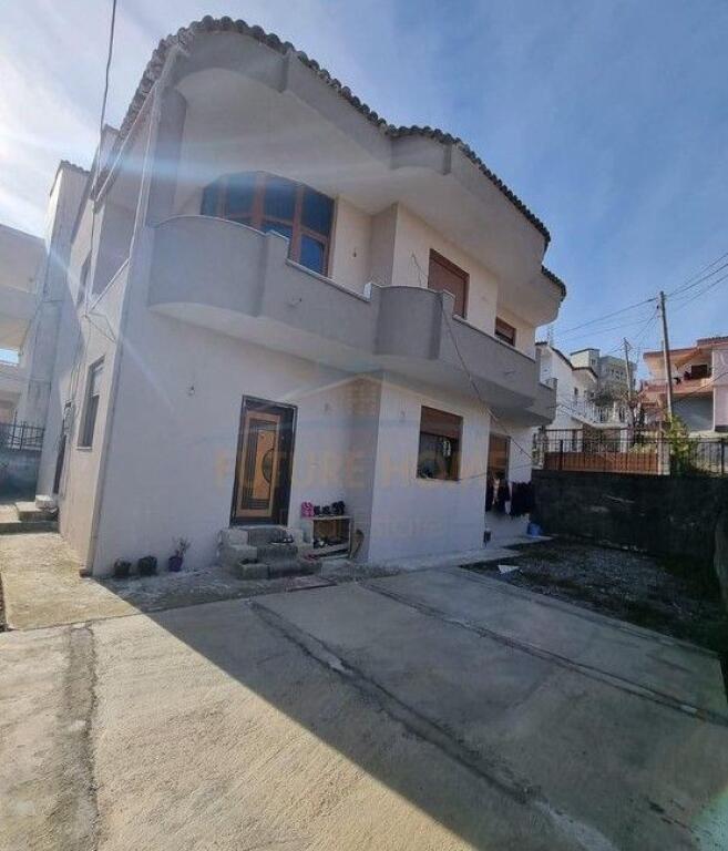 Shitet , Shtepi Private 2 Kateshe , Shkoze,Tirana.