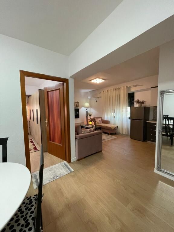 🏡 APARTAMENT NË SHITJE 1+1 – GLOBE STACIONI TRENIT