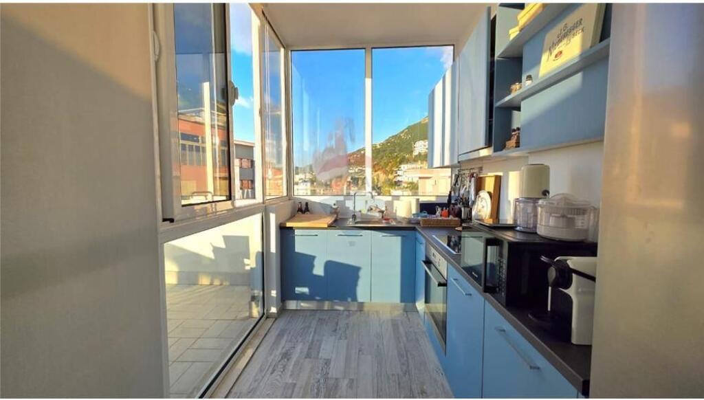 PENTHOUSE CON VISTA PANORAMICA SUL MARE A UJI I FTOHTË, VLORË!