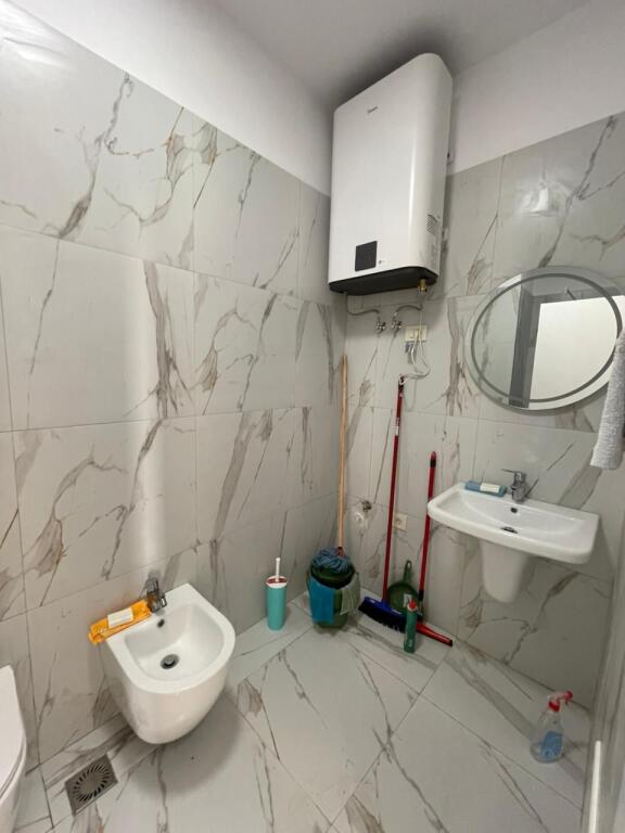 AMBIENTE COMMERCIALE IN AFFITTO PRESSO PIAZZA WILLSON, TIRANA