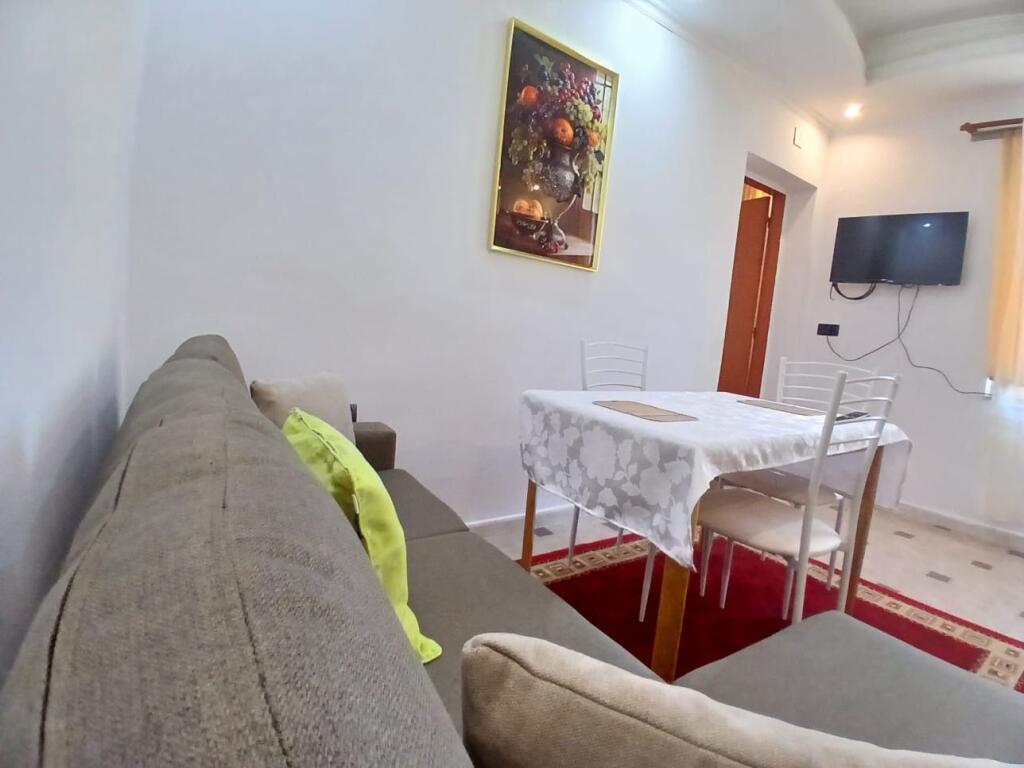 Jepet Me Qera Apartament 1+1+1 Ballkon