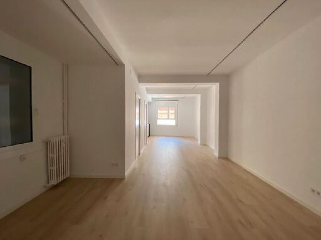 Ufficio in affitto presso Ali Demi (ID BZ2762) Tirana