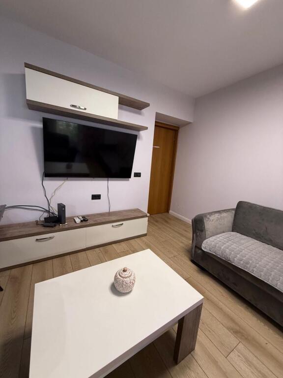Jepet Me Qera Apartament 2+1+1 Ballkon