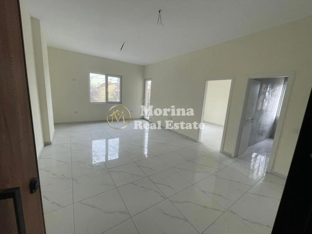 Rent | Business Premises | Mother Teresa Boulevard | 450 €/month