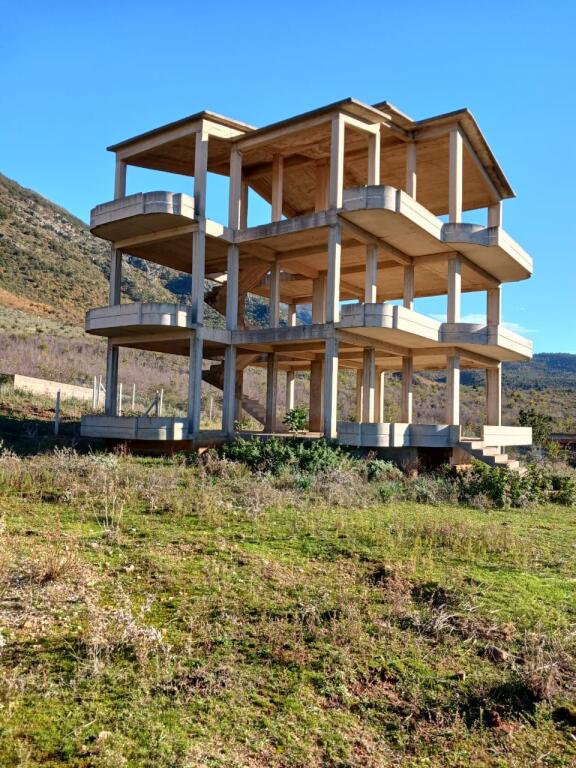 3-storey villa for sale in Tragjas with panoramic views of the sea and the mountain